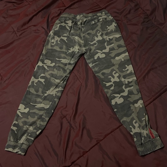 Lightweight Camo Pants with Adjustable Waist and Ankles - Picture 3 of 3